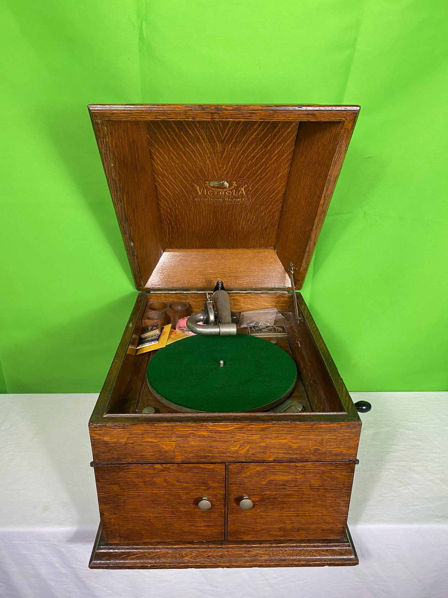 Antique Victor Victrola Oak Table Top Phonograph Circa 1910