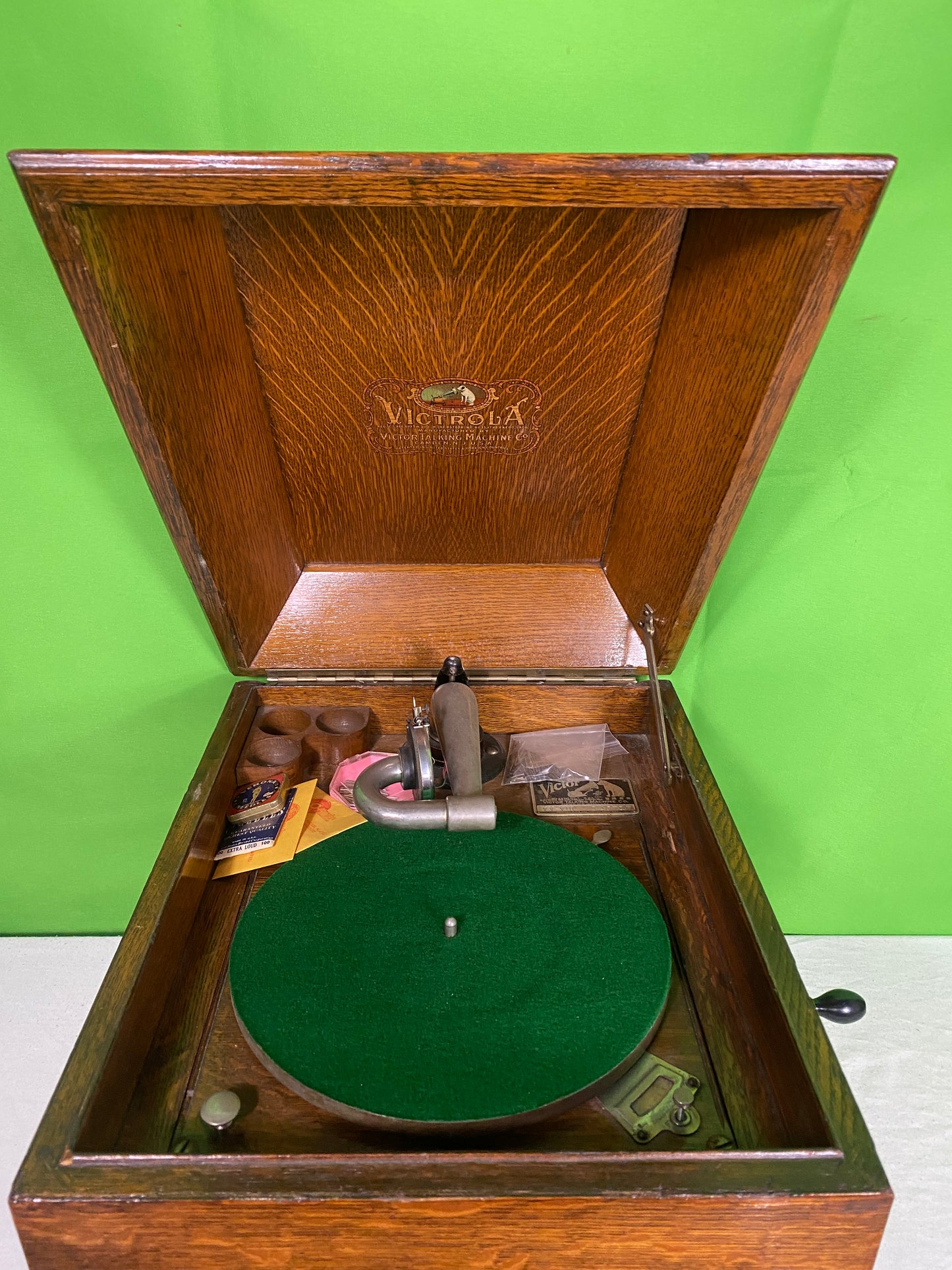 Antique Victor Victrola Oak Table Top Phonograph Circa 1910