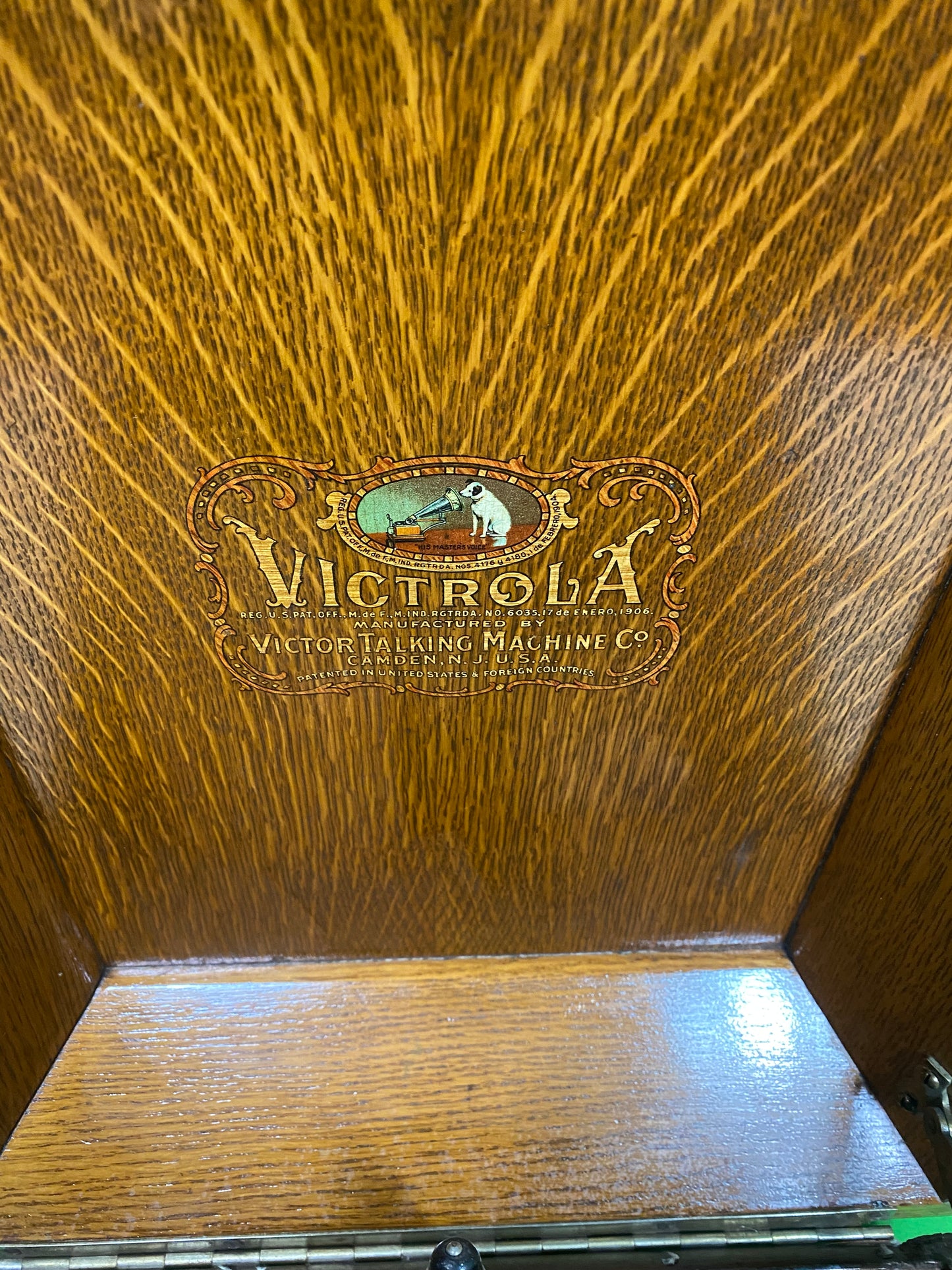 Antique Victor Victrola Oak Table Top Phonograph Circa 1910