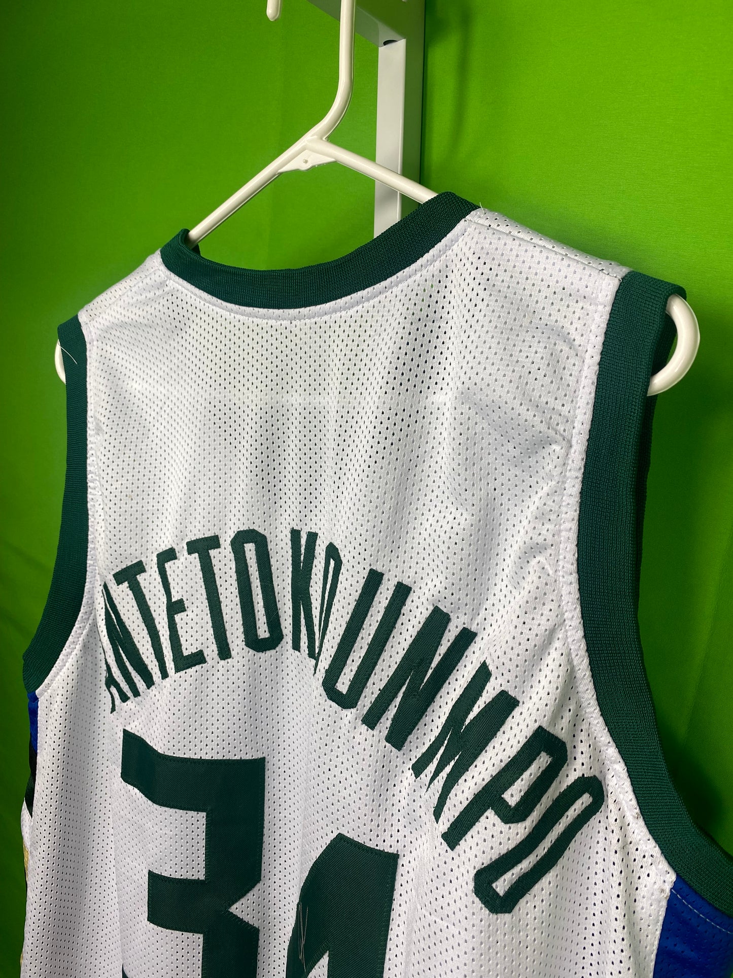 Giannis Antetokounmpo Milwaukee Bucks Signed Autographed Jersey with COA