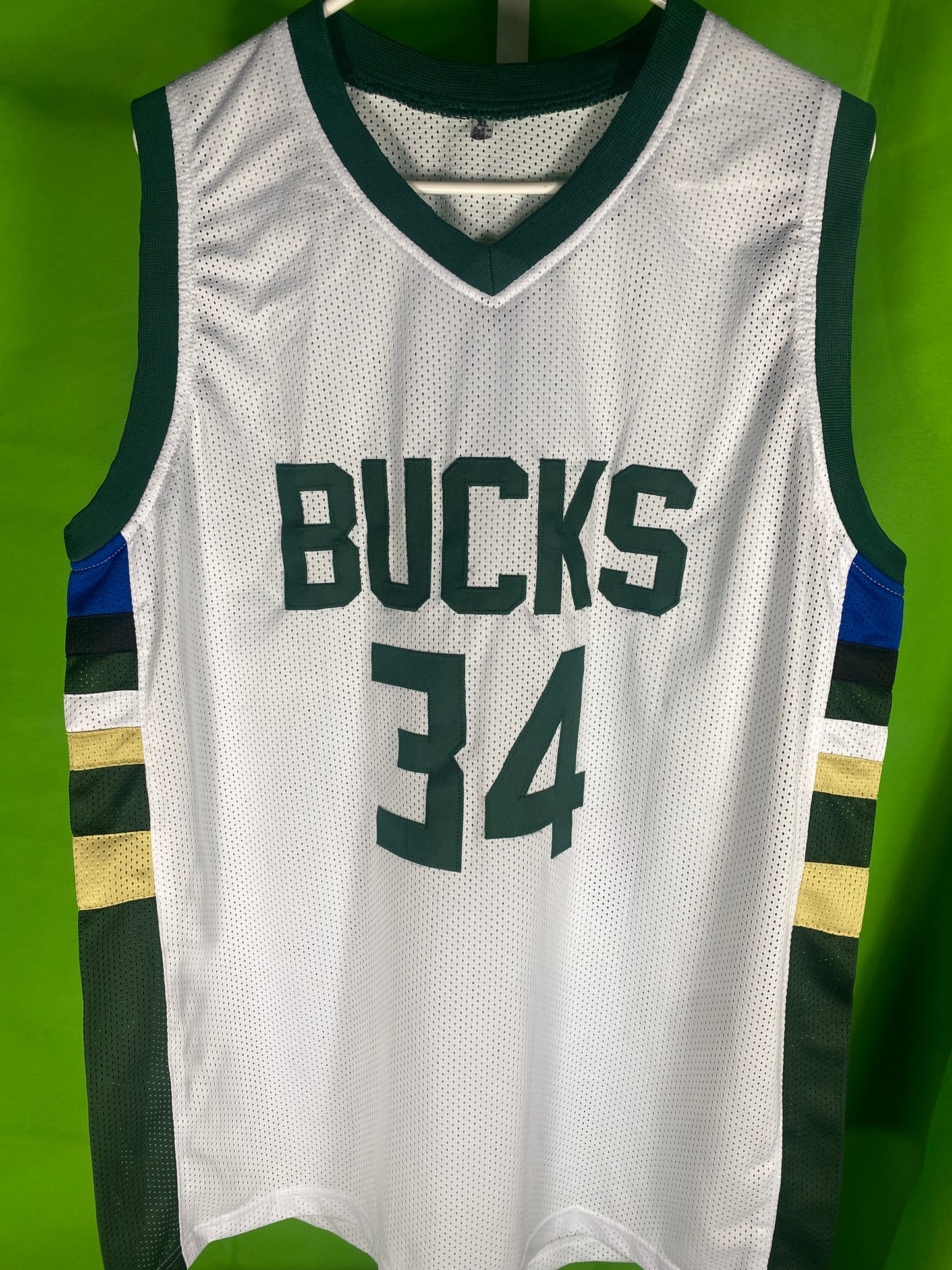 Giannis Antetokounmpo Milwaukee Bucks Signed Autographed Jersey with COA