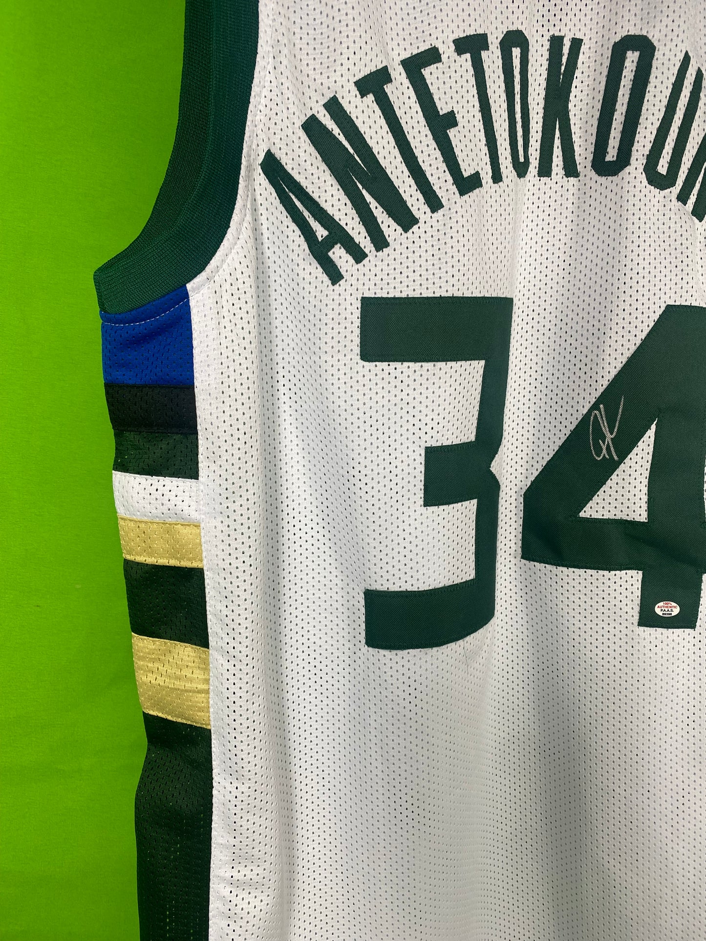 Giannis Antetokounmpo Milwaukee Bucks Signed Autographed Jersey with COA