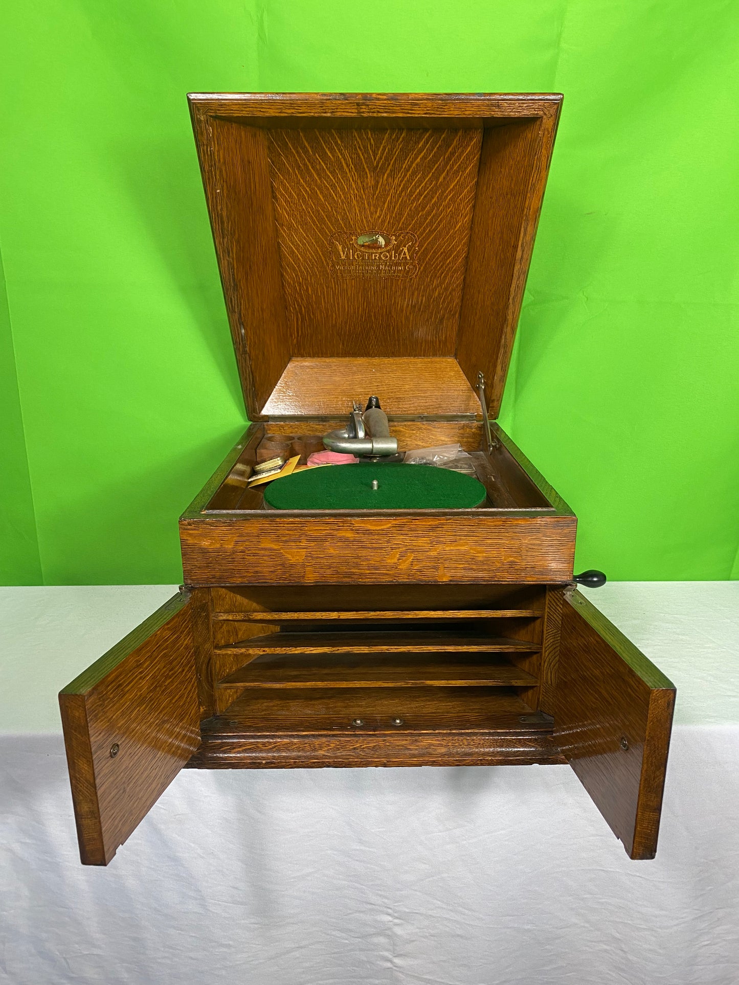 Antique Victor Victrola Oak Table Top Phonograph Circa 1910