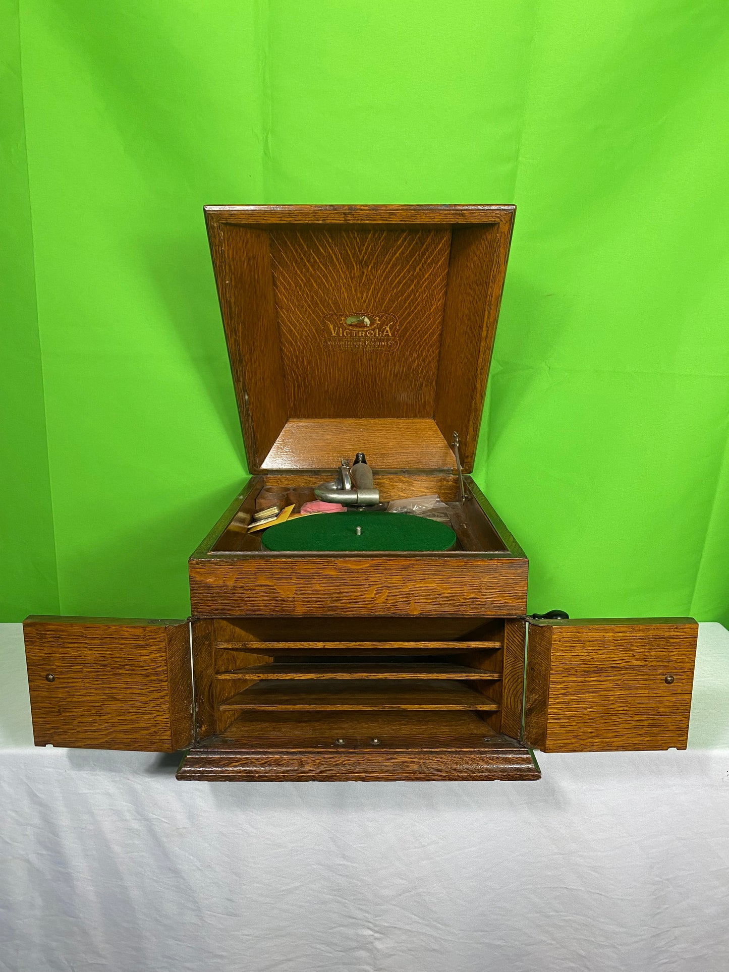 Antique Victor Victrola Oak Table Top Phonograph Circa 1910