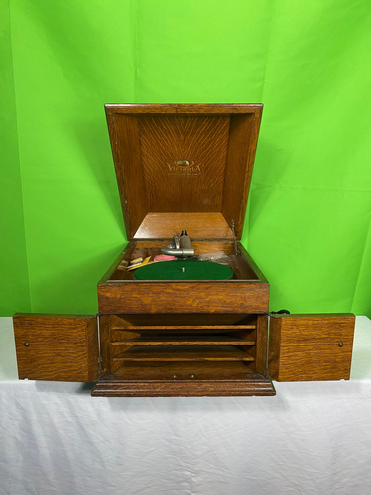 Antique Victor Victrola Oak Table Top Phonograph Circa 1910